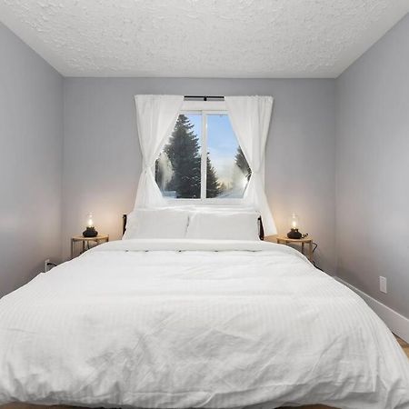 Elegant Boho Retreat - 8 Min To Wem Edmonton Exterior photo